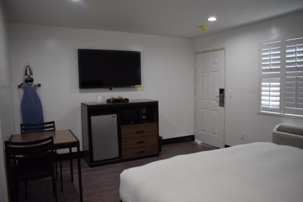 Hyde Park Motel image 15