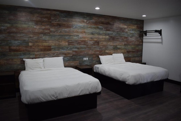 Hyde Park Motel image 23