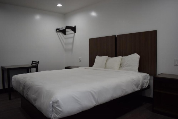 Hyde Park Motel image 27